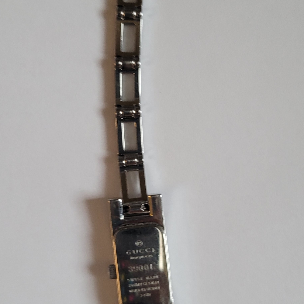 Gucci Silver Watch with Black Dial - Picture 4 of 6